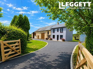 Vente Maison Grande ferme de caractère très spacieuse, quatre chambres, granges, piscine et grands jardins, vue sur la camp Bazelat