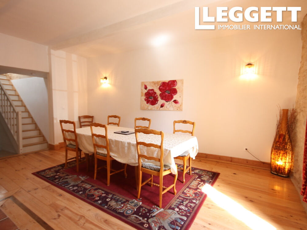 Vente Maison Superbe propriété de village, 4 chambres, 2 salles de bains, grange, jardin et proche des lacs de loisirs. Les salles-lavauguyon