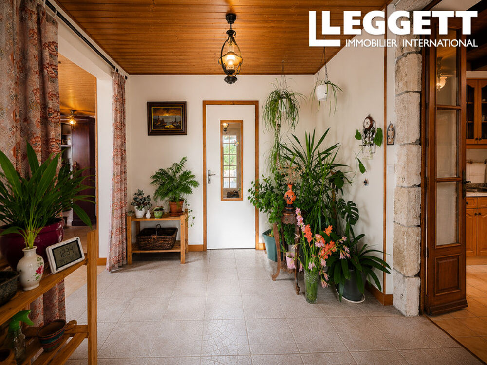 Vente Maison Charmante maison de 6 chambres, avec jardin et piscine, vue imprenable sur Condac. Condac