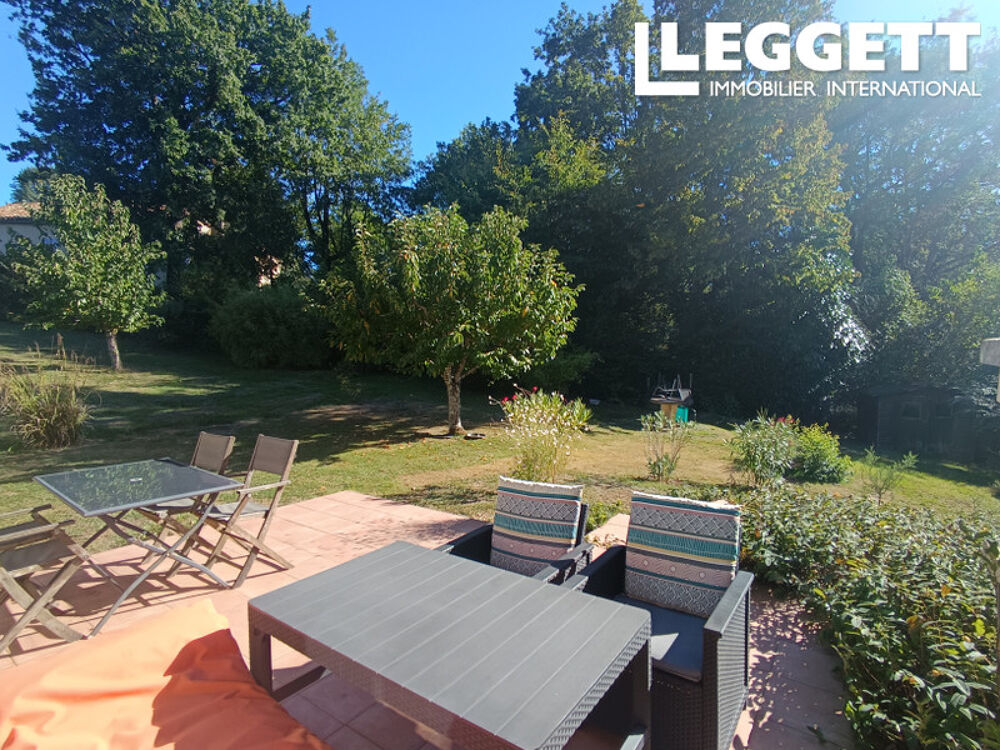 Maison plain pied rénovée sans travaux 3 chambres avec jolie jardin.