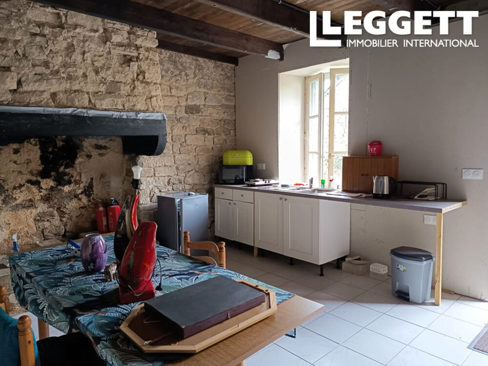 Une jolie propriété de village avec jardin.