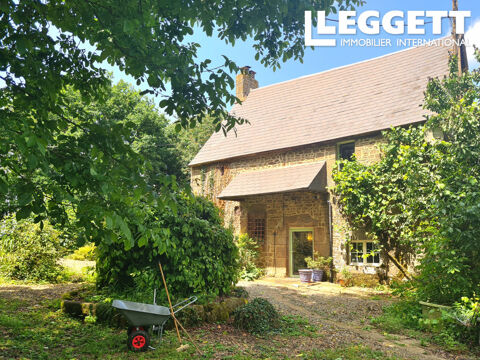   Cette maison du XVIe siècle avec 4 chambres est agrémentée d'un hectare de bois. Maison - 5 pièce(s) - 165 m²