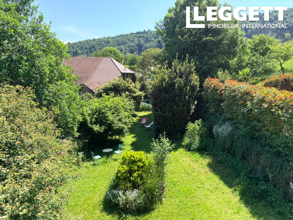 Charmante maison de village avec vue panoramique sur les montagnes, joli jardin et beau potentiel