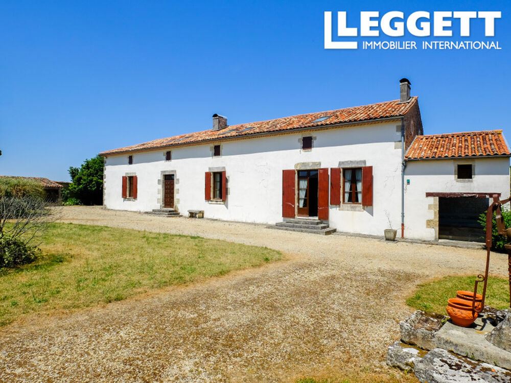 Vente Maison Superbe propriété 4 chambres, 2 salons, immense cuisine salle à manger, une ancienne ferme avec des granges Saint-pierre-de-juillers
