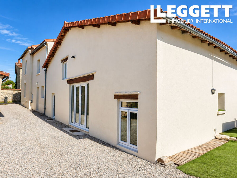 Vente Maison Grande propriété en pierre avec gîte de 3 chambres exploité, piscine & potentiel d'aménagement ? Commerces de Mansle-les-fontaines