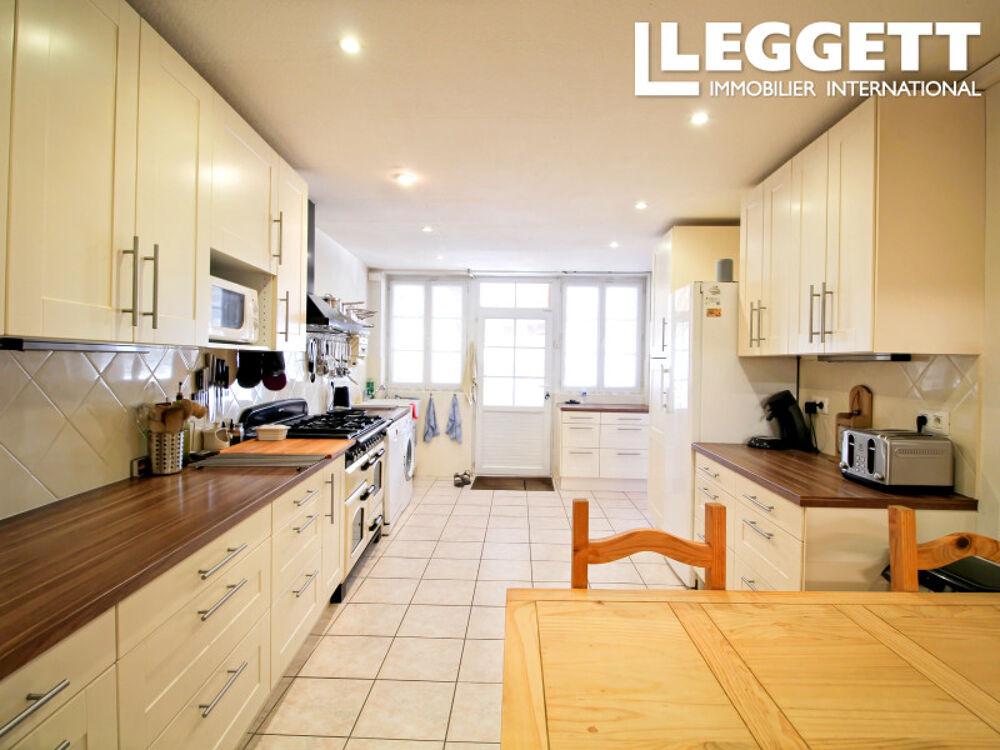 Vente Maison Grande maison familiale pleine de charme avec 6/7 chambres, piscine, porche en pierre, jardin et dépendances Villiers-couture