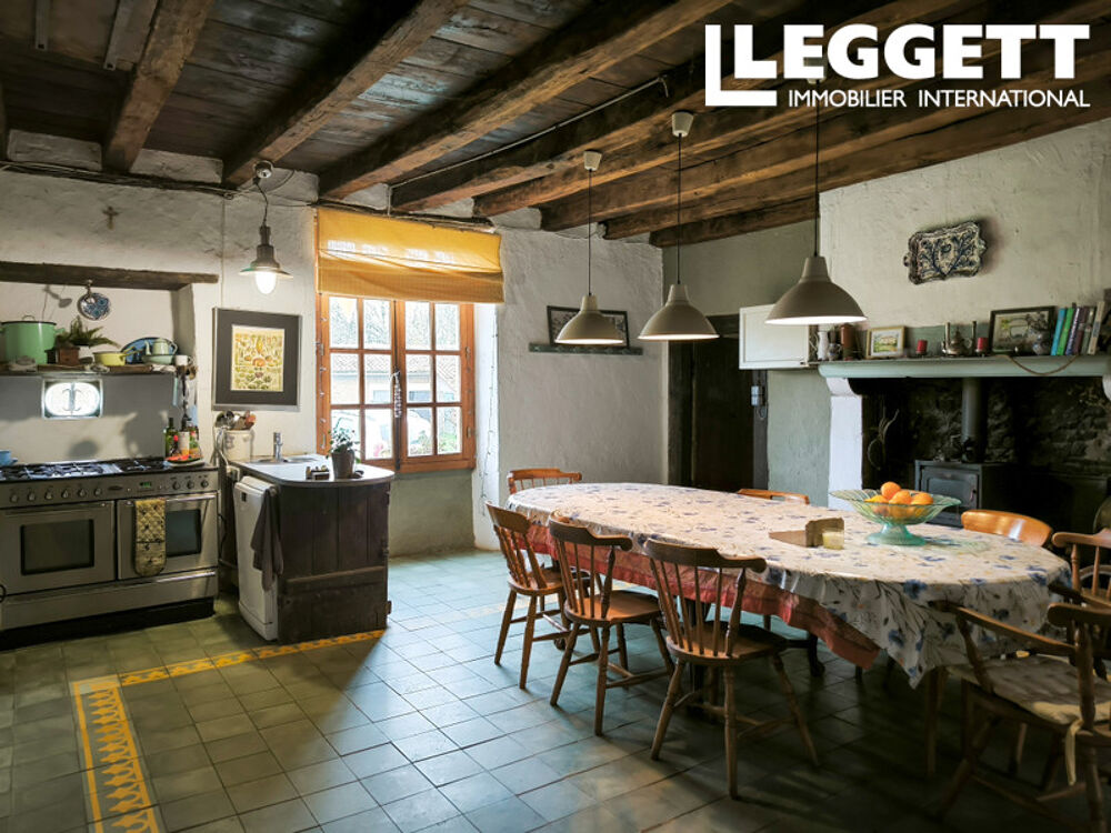 Vente Maison Ferme de campagne polyvalente sur 14 ha (34 acres), avec vaste grange attenante et maison d?hôtes établie. Val-d'oire-et-gartempe