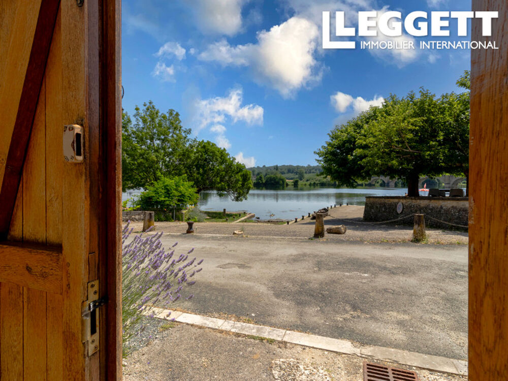 MAISON DE CARACTÈRE EN PREMIÈRE LIGNE SUR LE PORT DE MAUZAC ? VUE EXCEPTIONNELLE SUR LA DORDOGNE