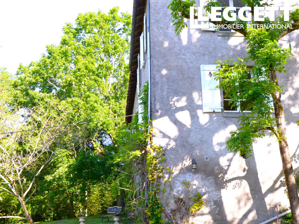 Vente Maison Une superbe occasion d'acquérir une maison magnifiquement rénovée dans la ville médiévale de Figeac. Figeac
