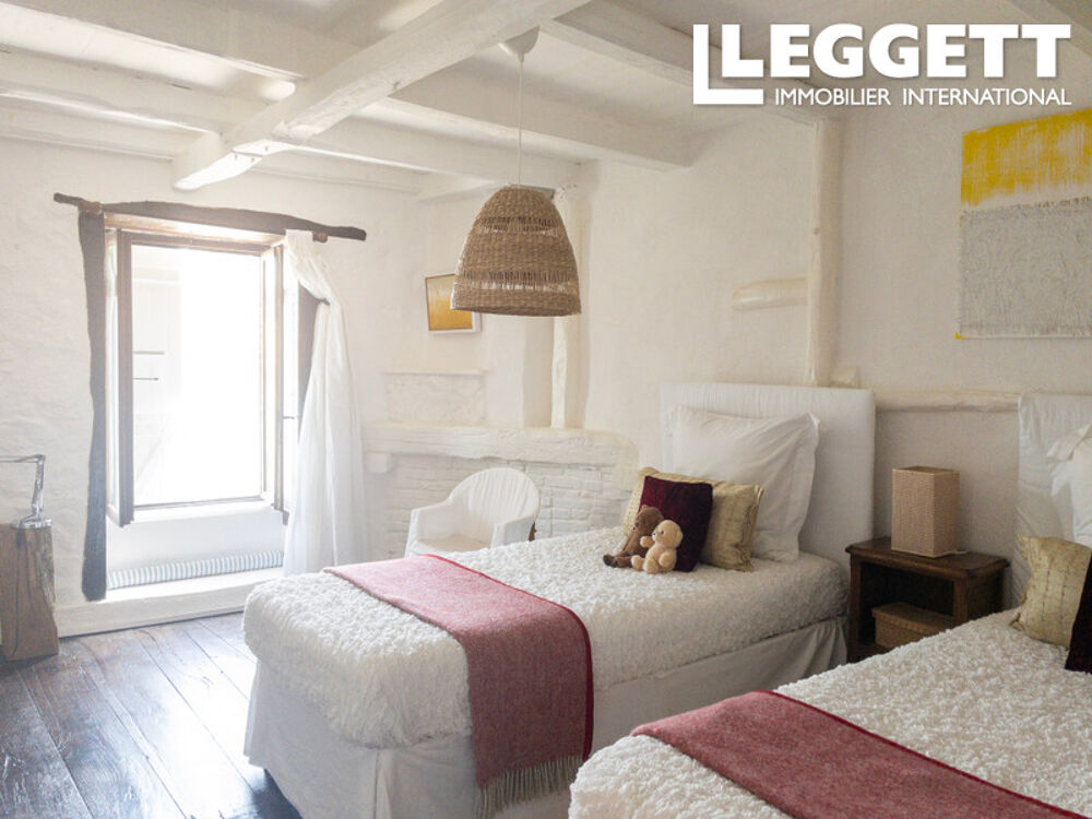 Vente Maison Une maison impeccable située au bord du village, 4 chambres 2 sdb, économe en énergie, joli jardin, grange ChÉronnac