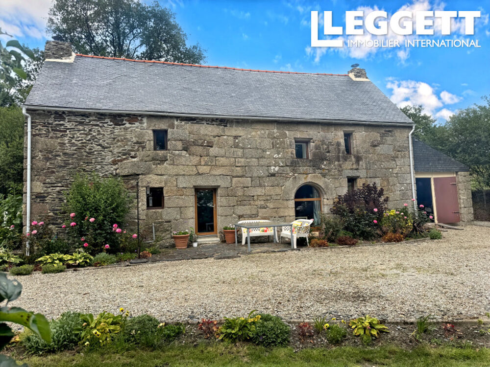 Vente Maison Une maison en pierre de trois chambres située dans un hameau calme, à proximité de Rostrenen et Carhaix. Kergrist-moËlou