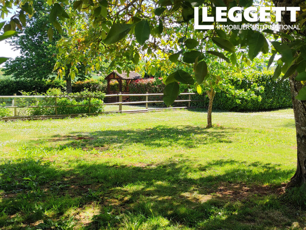 Vente Maison Maison individuelle en pierre comprenant 4 ou 5 chambres et 4 salles de bains, jardin avec piscine LorignÉ