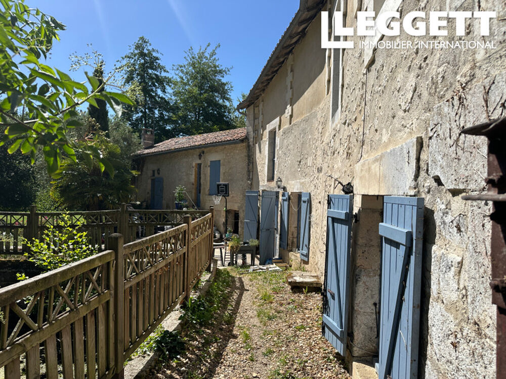 **Superbe ancien moulin avec gîte, piscine, tennis et accès rivière, proche de Bourdeilles