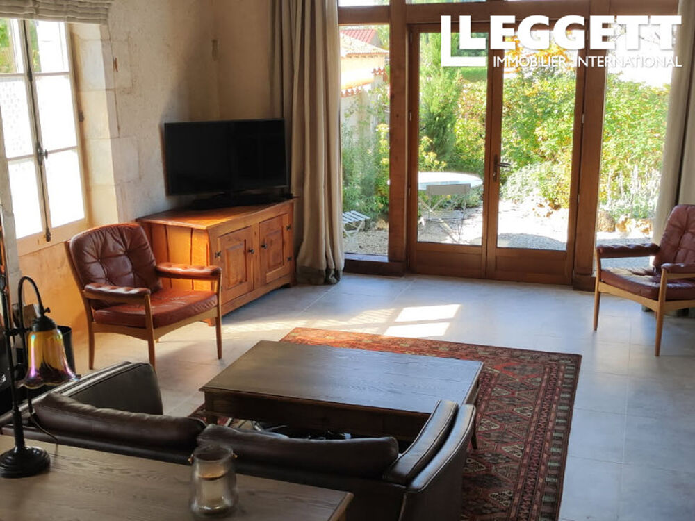 Vente Maison Maison en pierre comprenant trois chambres avec salle de bains attenante, jardin et dépendances La chapelle-bÂton