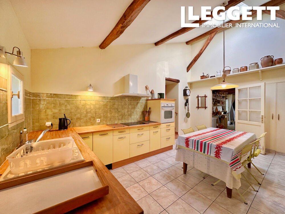 Vente Maison Grande maison de caractère avec 6 chambres, dépendance et joli jardin, dans un quartier calme et résidentiel. Saint aulaye-puymangou