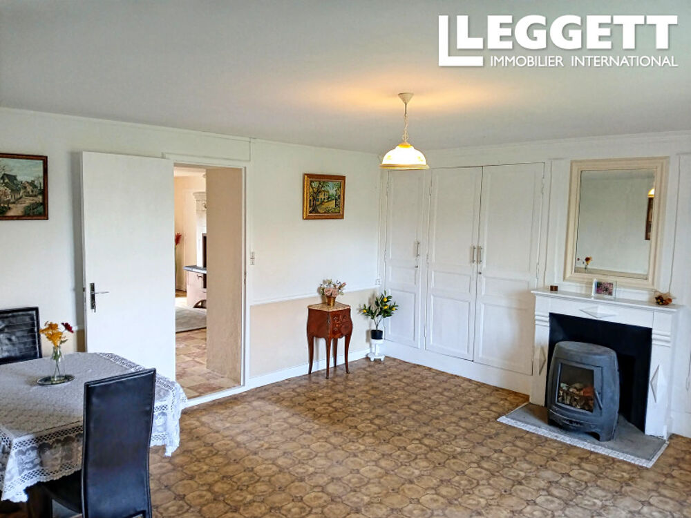 Vente Maison Ensemble comprenant 2 maisons de 3 et 2 chambres 2 granges et plusieurs dépendances. Pas de voisins. Blond
