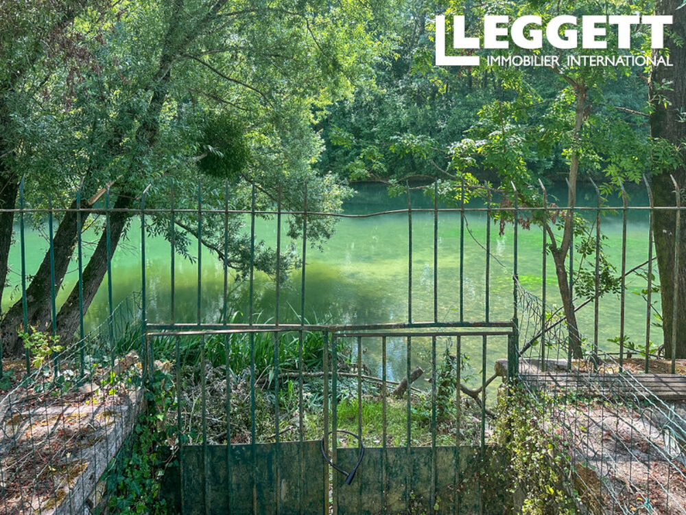Vente Maison Propriété en bord de la Charente . 3 chambres/ 2 salles de bains . Jardin, balcon et garage. Commerces à 500m. Cognac