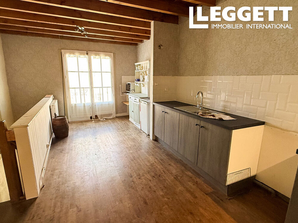 Vente Maison PRIX À NÉGOCIABLE Adorable maison de village de deux chambres avec un jardin et une grange ? prête à emménager Les salles-lavauguyon