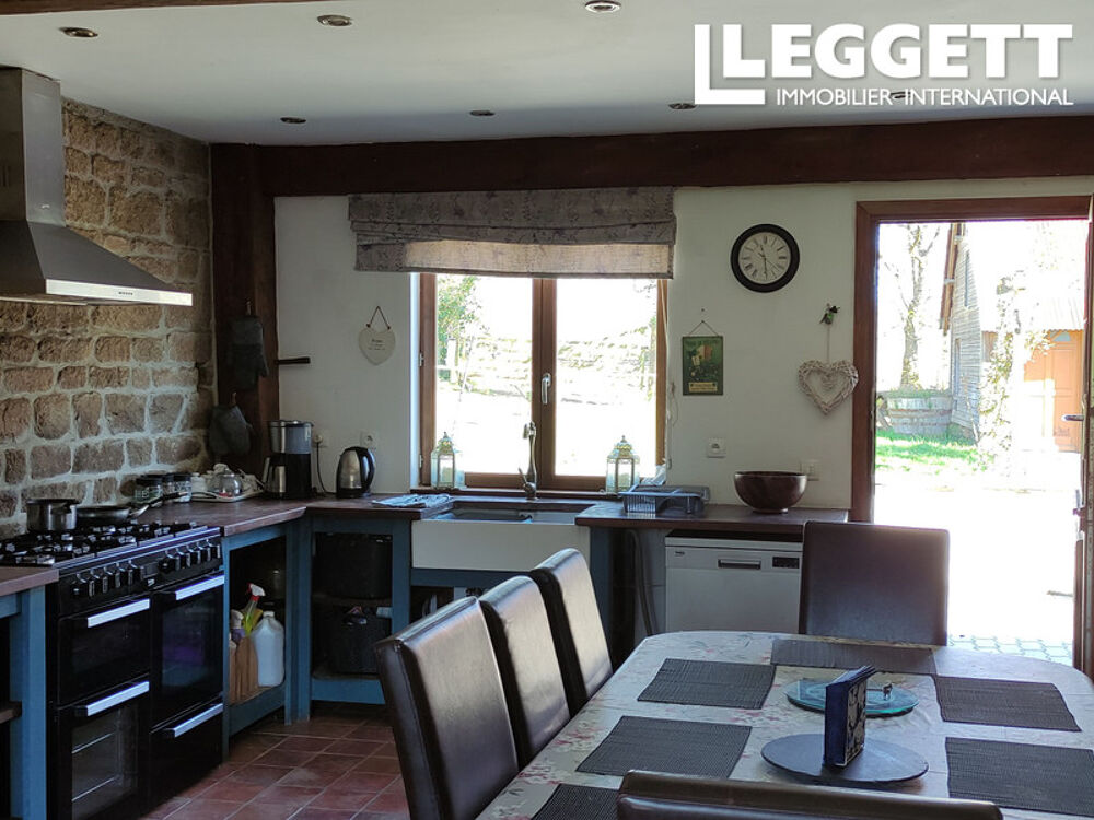 Vente Maison Maison avec 2 chambre plus Maison d'amis Avec 1 chambre. Garage, studio de musique,  écuries et terrain. Sourdeval