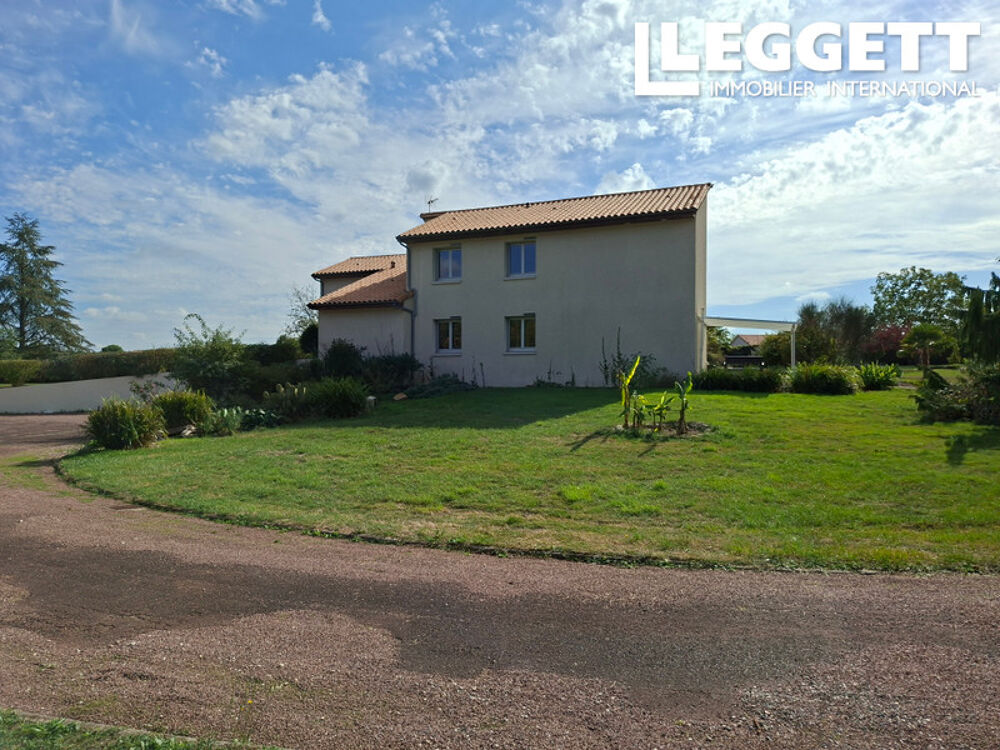 Vente Maison Maison d'architecte, offrant 5 chambres, 4 salles d'eau, garage et plus de 1,3 hectares de jardin avec étang SauzÉ-vaussais