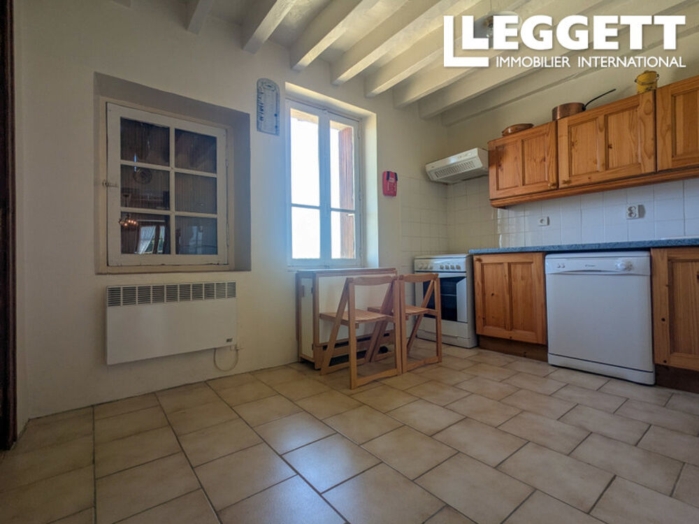 Charmante maison de 3 chambres, proche d?un lac de baignade très apprécié, avec un terrain indépendant.