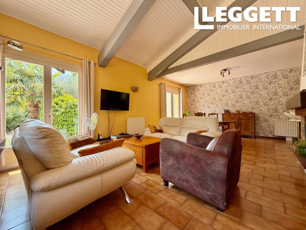 Vente Maison Villa 4 faces de plain-pied avec 3 chambres, grand jardin, garage et vue imprenable sur les montagnes<br /> Vernet-les-bains
