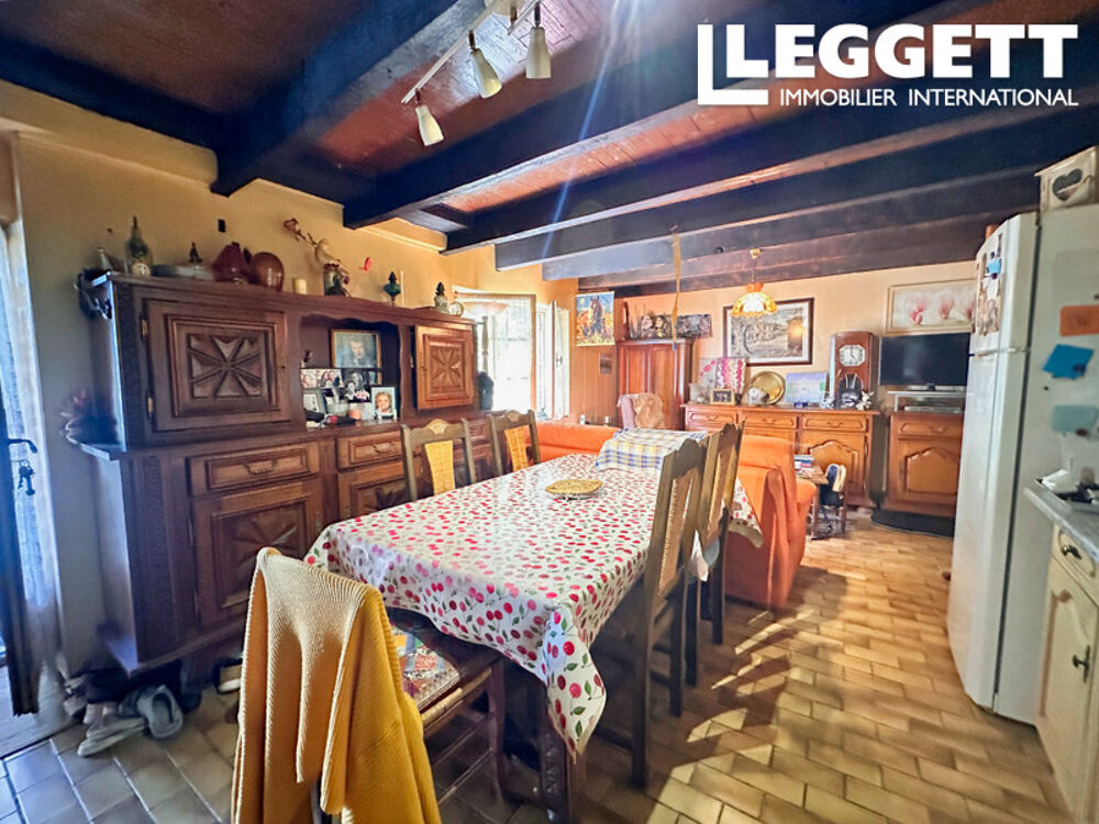 Vente Maison Maison de hameau à rafraîchir avec jolie cour, et en face, grand jardin avec hangar. À 5 mn de Riberac Villetoureix