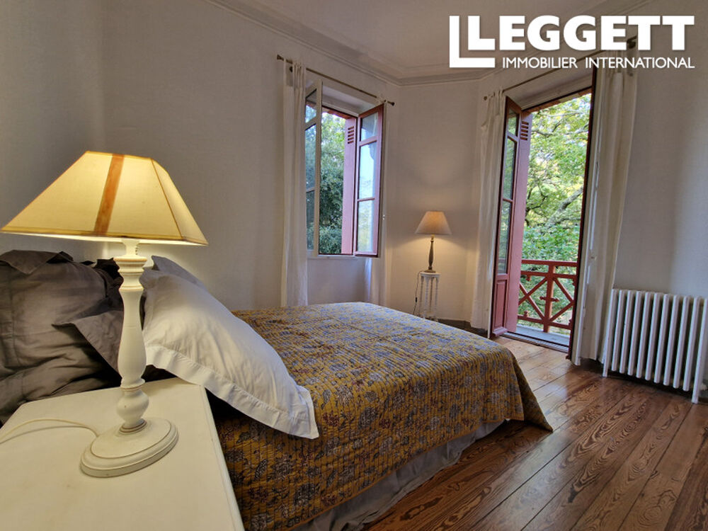 APPARTEMENT D'EXCEPTION EN VILLE D'HIVER à ARCACHON AVEC 3 CHAMBRES ET JARDIN.