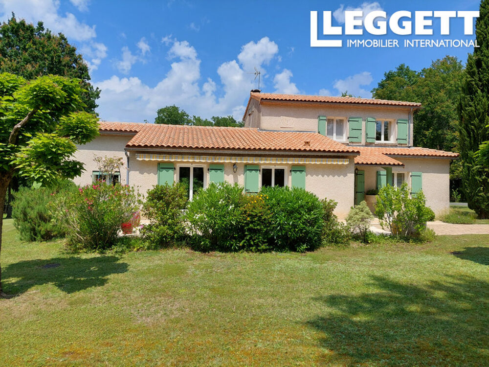 Vente Maison Spacieuse maison familiale avec 7 chambres, piscine et terrain, située au calme, à DIRAC, à 10km d' ANGOULEME. Dirac