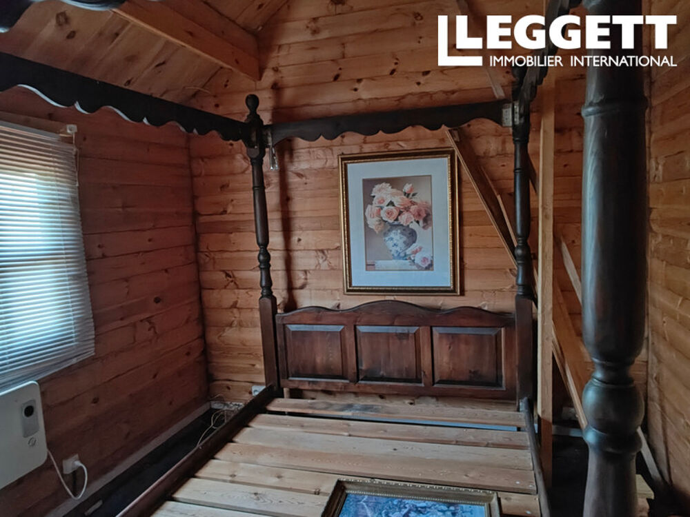 ** SOUS OFFRE** Chalet de 2 chambres à rénover