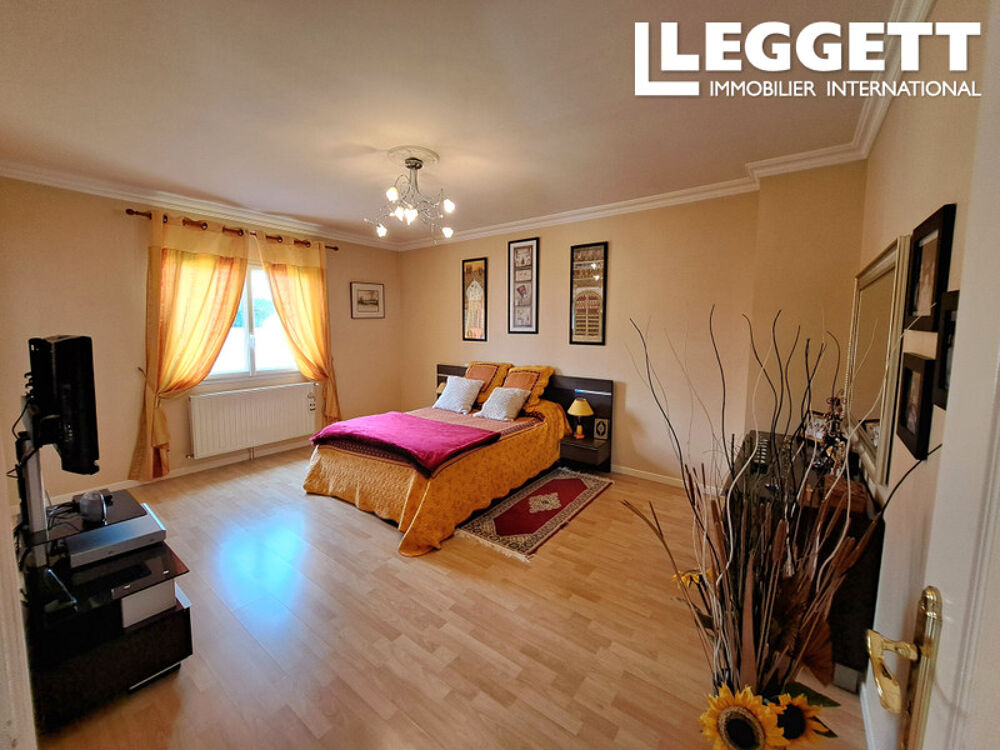 Vente Maison Maison familiale au Bouscat - 200m² , 4 Chambres, 1 Bureau, Garage, Jardin. Sous-sol exceptionnel de 100m2 Le bouscat