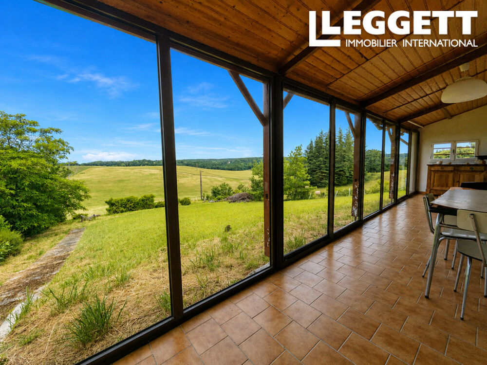 Petite maison à rénover avec beau terrain et joli point de vue