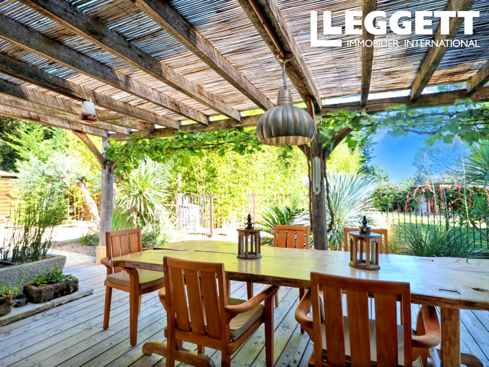 Superbe maison en pierre de caractère avec piscine, chalet indépendant et jardin paysager proche d?Uzès.