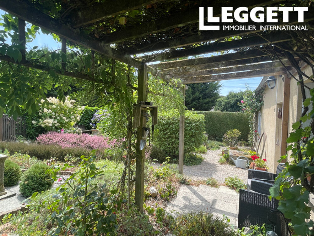 Charmante maison individuelle en pierre avec 3 chambres, grand jardin et garage,. Dans un environnement calme