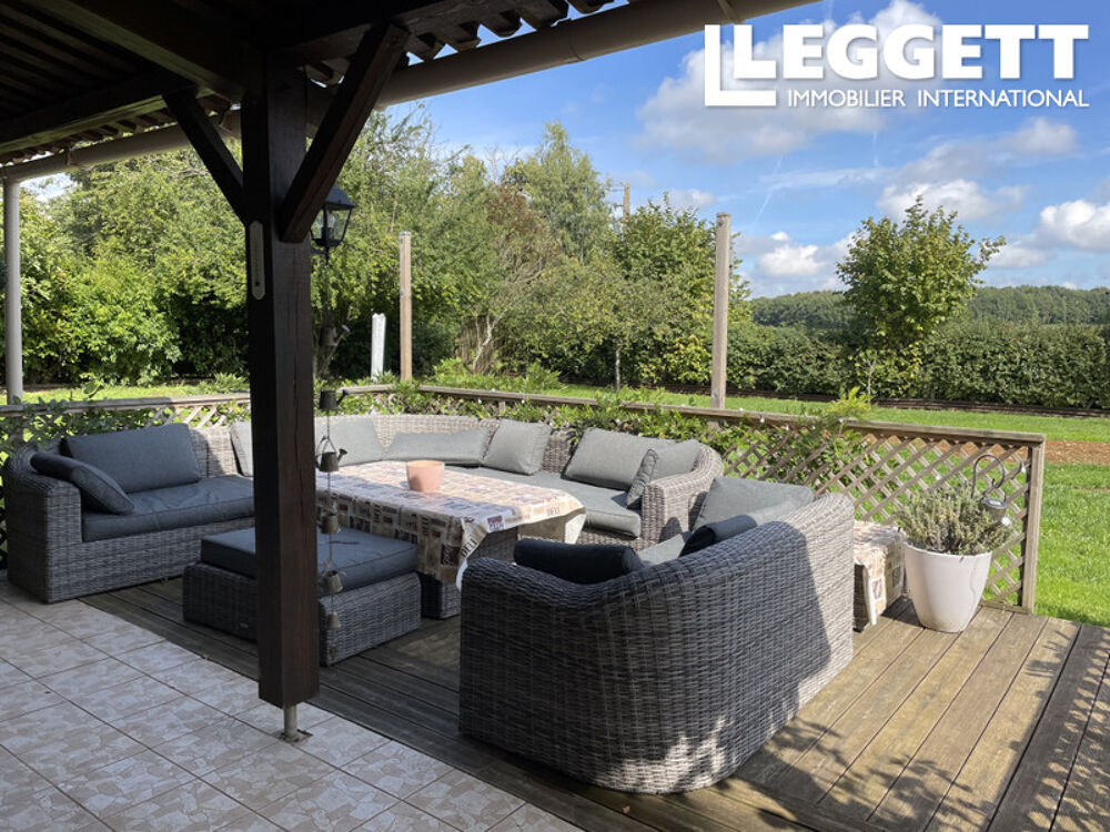 Vente Maison Maison individuelle en pierre comprenant 4 ou 5 chambres et 4 salles de bains, jardin avec piscine LorignÉ