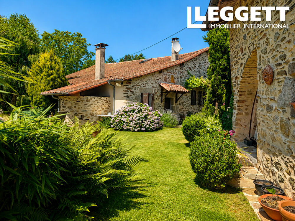 Vente Maison Maison traditionnelle avec beau jardin et deux granges Saint-mathieu