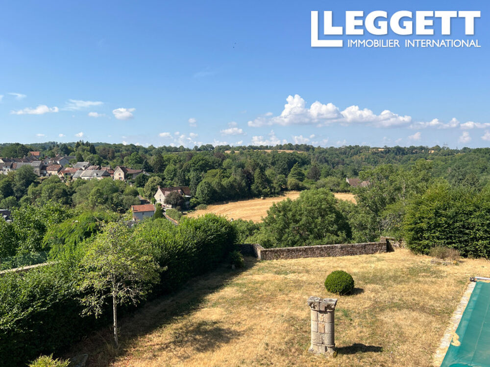 Vente Maison Authentique propriété en pierre, dont certaines parties datent probablement du Moyen Âge. 8 chambres, située d Boussac