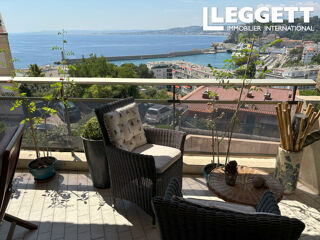 Vente Appartement Appartement 2-3 pièces, 70m² avec balcon et jardin de 70m², vue mer 1ère étage surélevé + boxe 18m² et cave. Nice