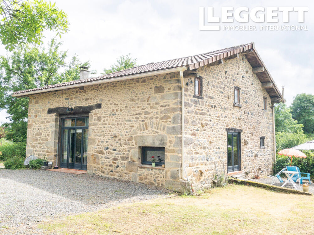 Maison 3 pièces 160 m² · à Terres-de-Haute-Charente · 160 m² · 139 000 €