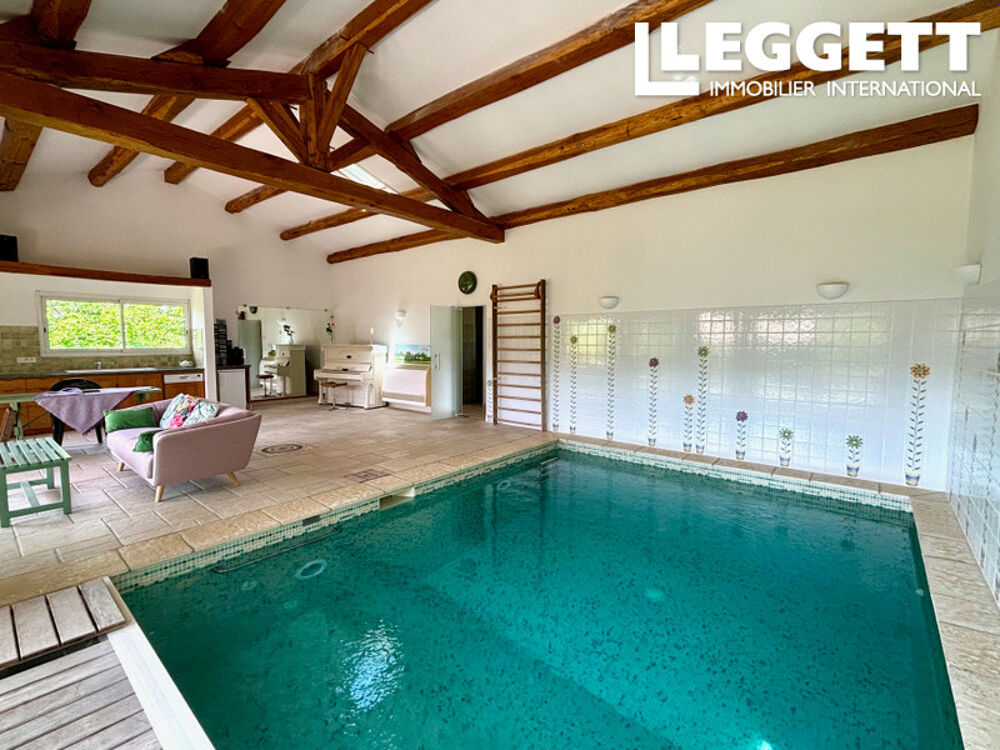 Vente Maison Saumane - GARD - Propriété avec deux maisons séparées, dont une avec piscine intérieure et beau jardin paysage Saumane