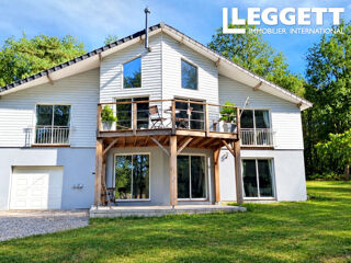 Vente Maison Superbe propriété moderne de 4 chambres avec salle de cinéma/bar et plus de 2 hectares de terrain. Saint-mathieu