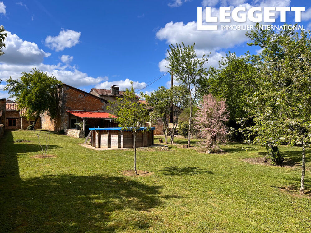 Vente Maison Une maison principale, un gîte entièrement meublé, un deuxième gîte en cours d'aménagement, une immense grange Javerlhac-et-la-chapelle-saint-robert