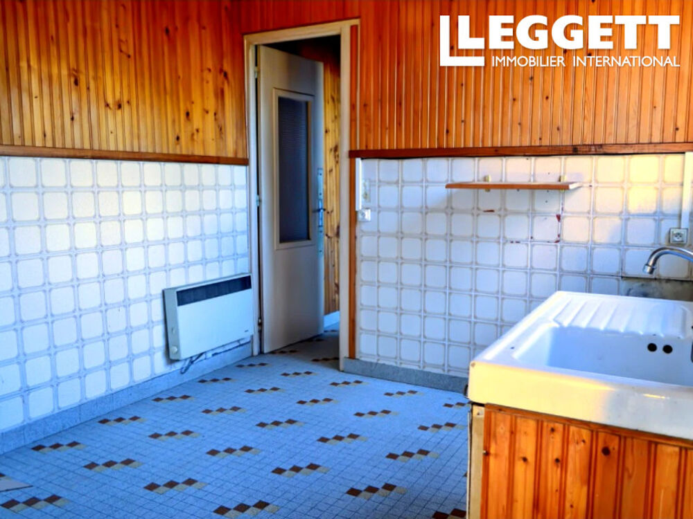 Vente Maison Charmante maison de bourg en pierre à rénover. 4 chambres.  1 bureau. Petit jardin. Proche commerces / Mansle. Val-de-bonnieure