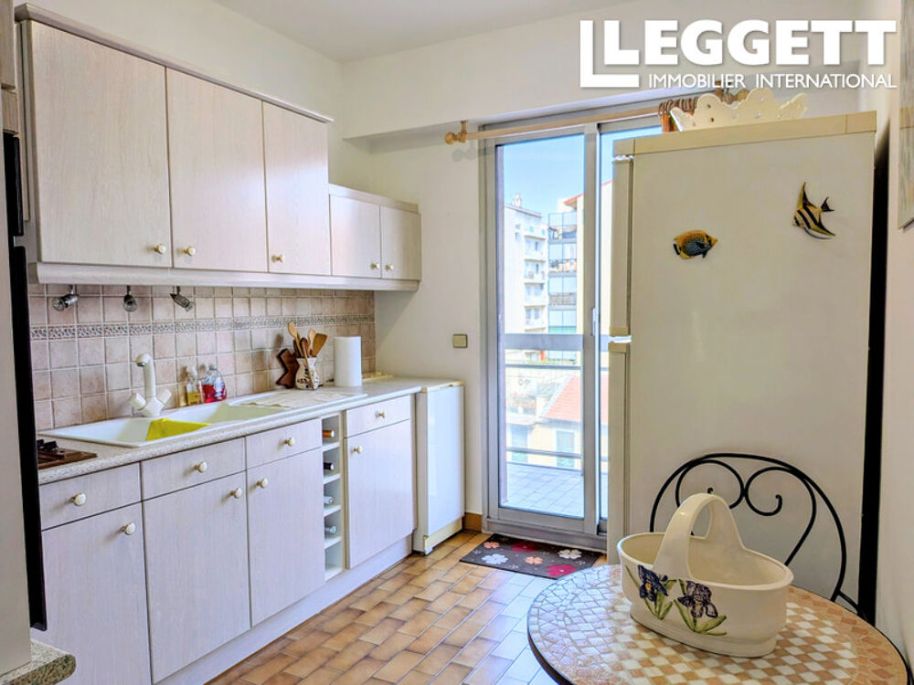 Nice, appartement 4 p, avec 3 chambres, 2 SE, belle terrasse, traversant, climatisé, au calme.