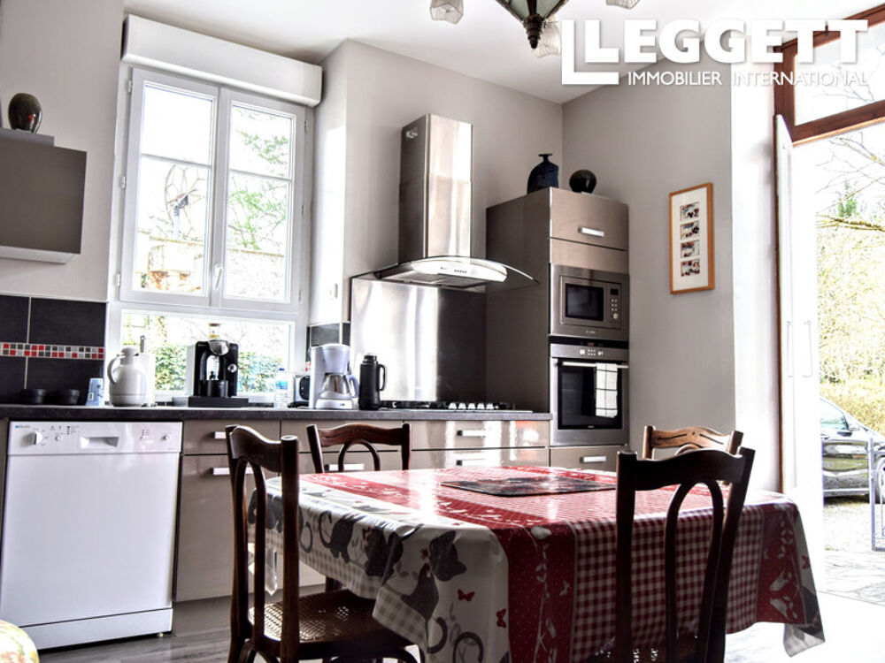 Vente Maison Maison individuelle de six chambres avec deux studios indépendants dans le village de Loures-Barousse. Loures-barousse