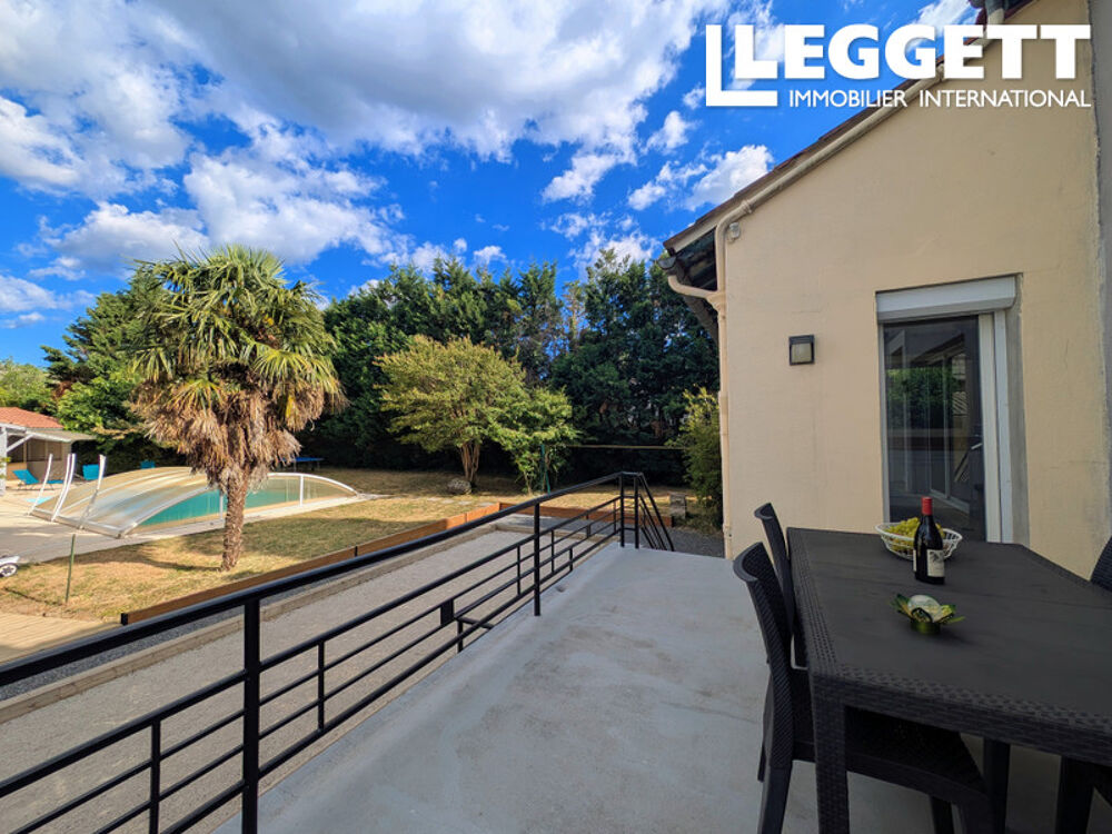 TARN:Aussillon,superbe propriété avec maison et logement annexe rénovation haut de gamme , piscine et jardin .