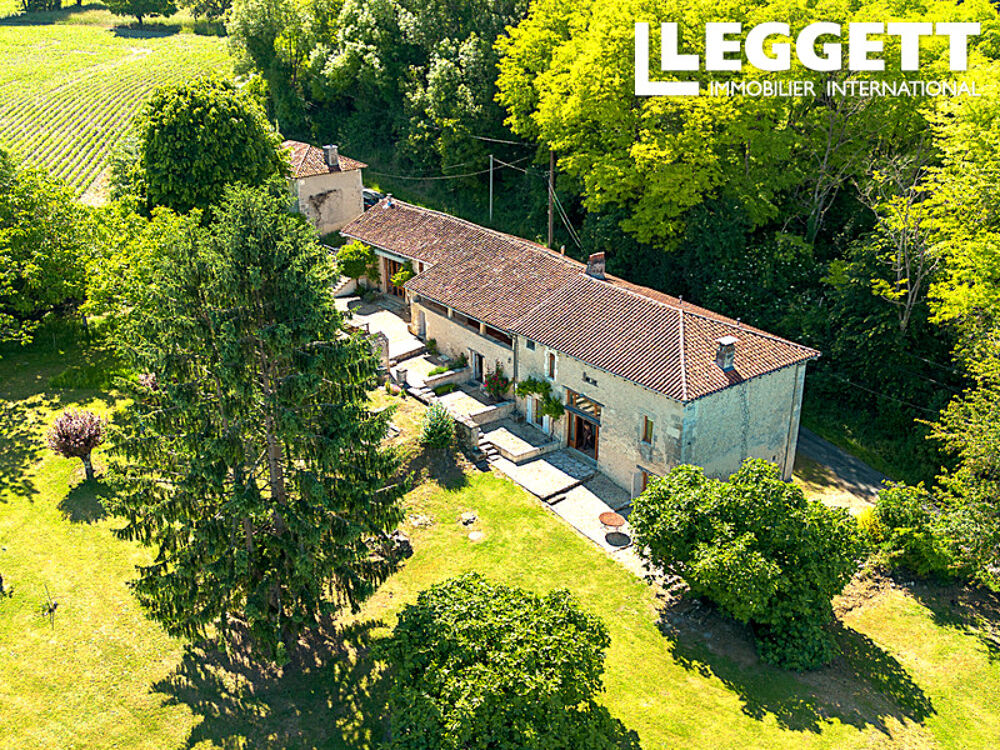 Maison 13 pièces 251 m² · à Saint-Martial-Viveyrol · 251 m² · 375 000 €
