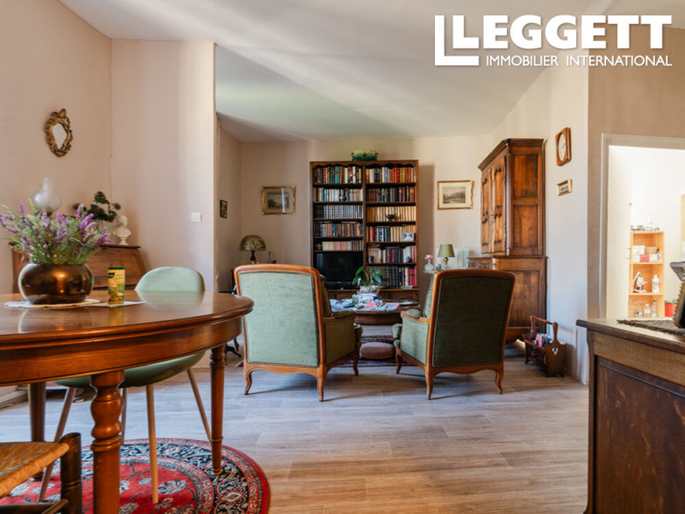 Vente Maison Propriété de caractère avec trois chambres, maison indépendante d?une chambre, jardins, piscine et dependances Nissan-lez-enserune