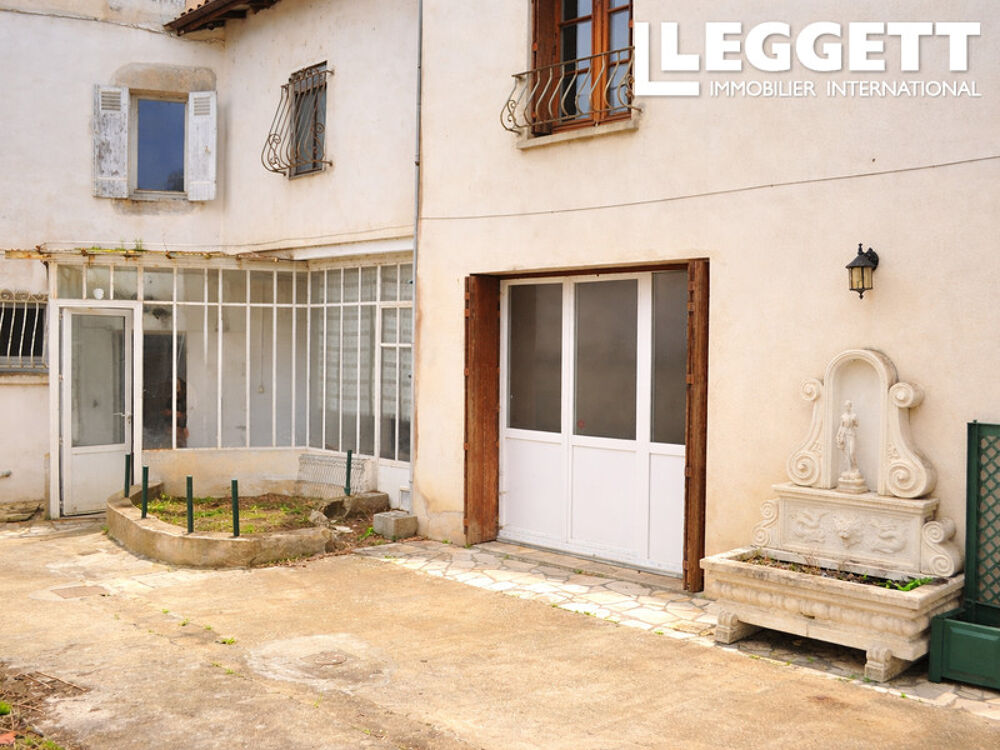 Pour investisseur ou création de gîte. Ensemble de deux maisons à rénover avec cour et garage