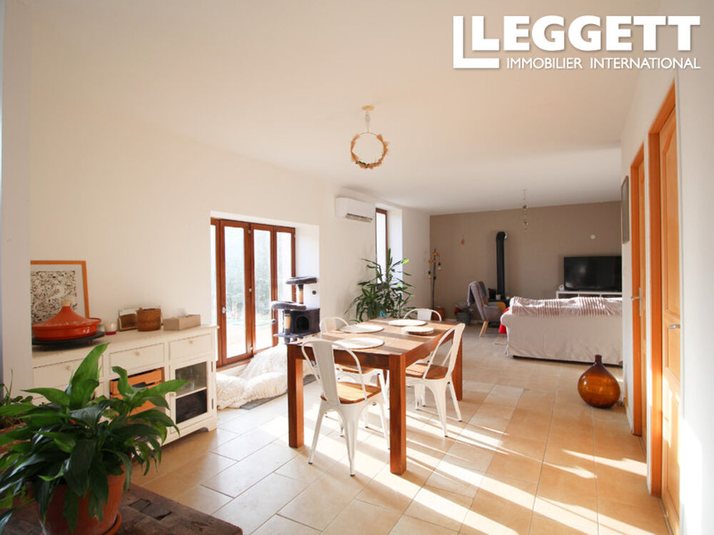 Maison en pierre rénovée de 4 chambres avec gîte 2 chambres, dépendances et jardin